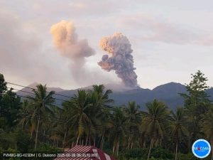 Status Level II Waspada, Gunung Dukono Kembali Lontarkan Kolom Abu 1.000 Meter