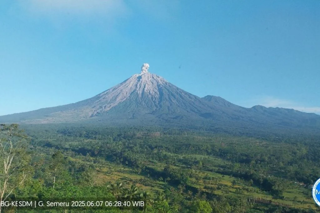 gunung semeru erupsi-1