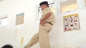 guru tendang siswa