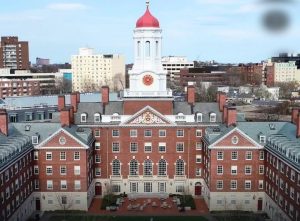 Hakim Gagalkan Upaya Trump Cegah Mahasiswa Asing ke Harvard