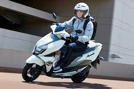 Suzuki Avenis