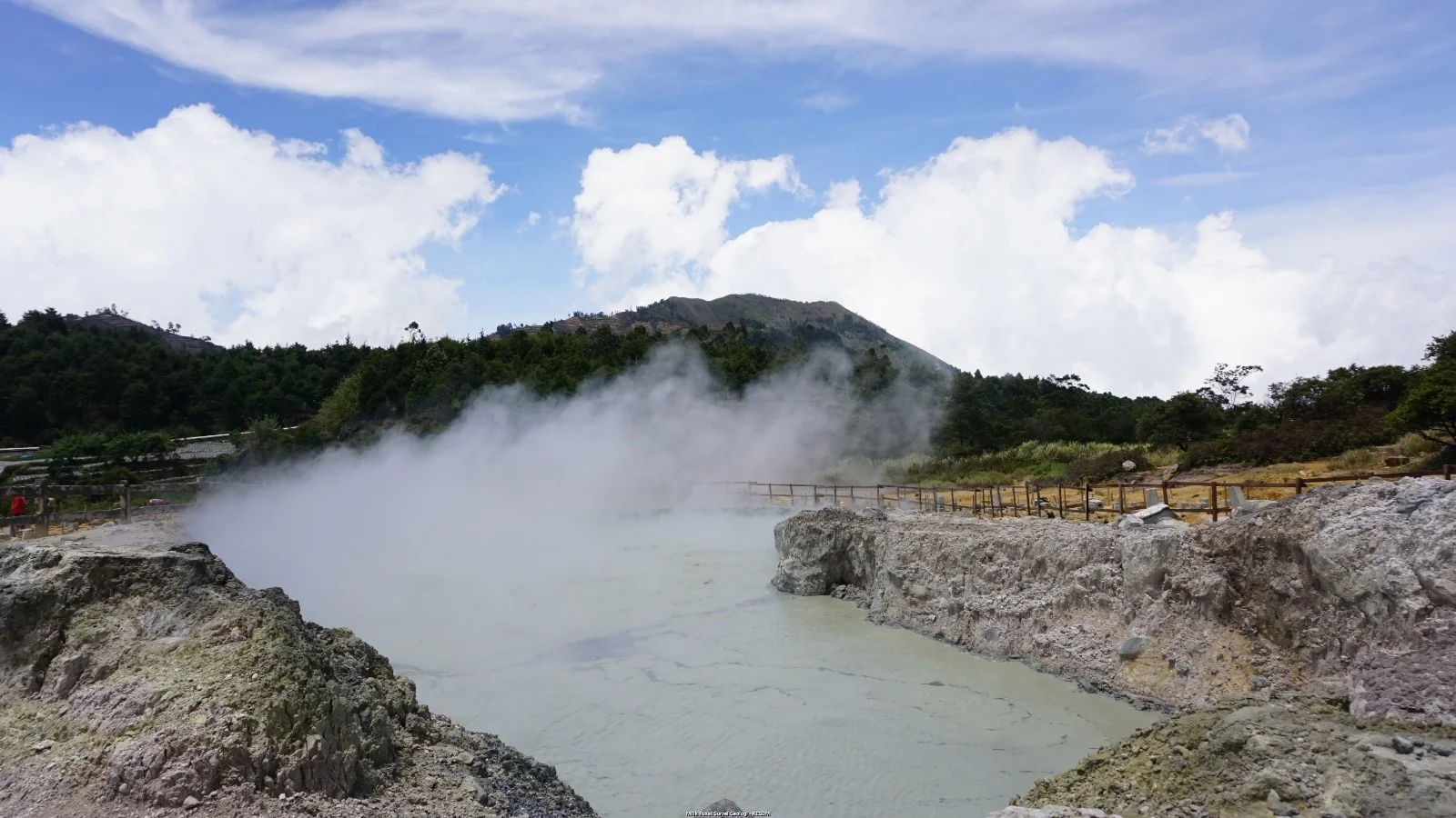 Kawah Timbang Gunung Dieng Alami Peningkatan Suhu dan Konsentrasi Gas CO2, Masyarakat Waspada