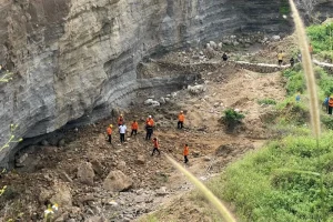 Dua Penambang Tertimbun Longsor Tambang Galian C Argasunya Cirebon