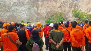 longsor tambang cirebon