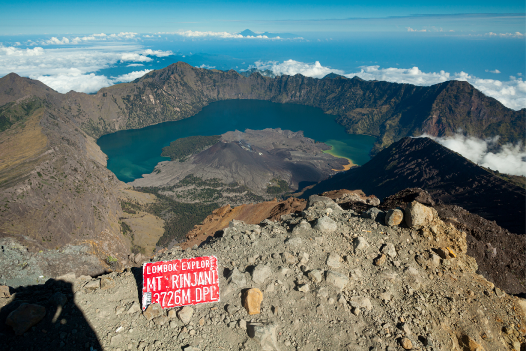 pendaki malaysia terjatuh di rinjani