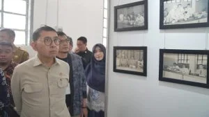penulisan ulang sejarah Indonesia