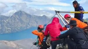 turis brasil jatuh di rinjani-1