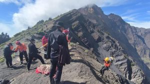 turis brasil jatuh di rinjani
