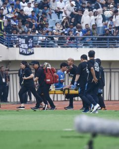 Dokter Persib Pastikan Achmad Jufriyanto Mengalami Cedera Serius