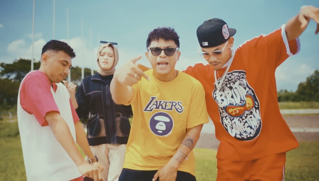 Lirik lagu tabola bale silet open up trending di tiktok