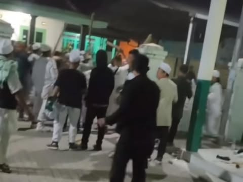 Bentrokan Ceramah Habis Rizieq