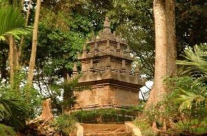 Candi Cangkuang (Pinterest)