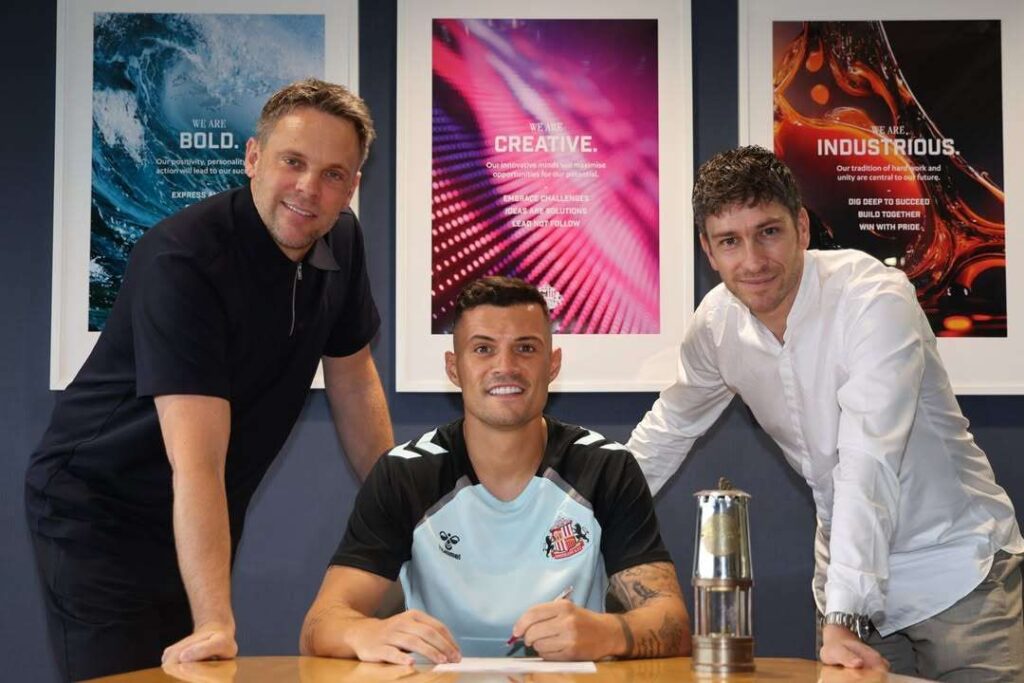 Granit Xhaka Resmi Milik Sunderland