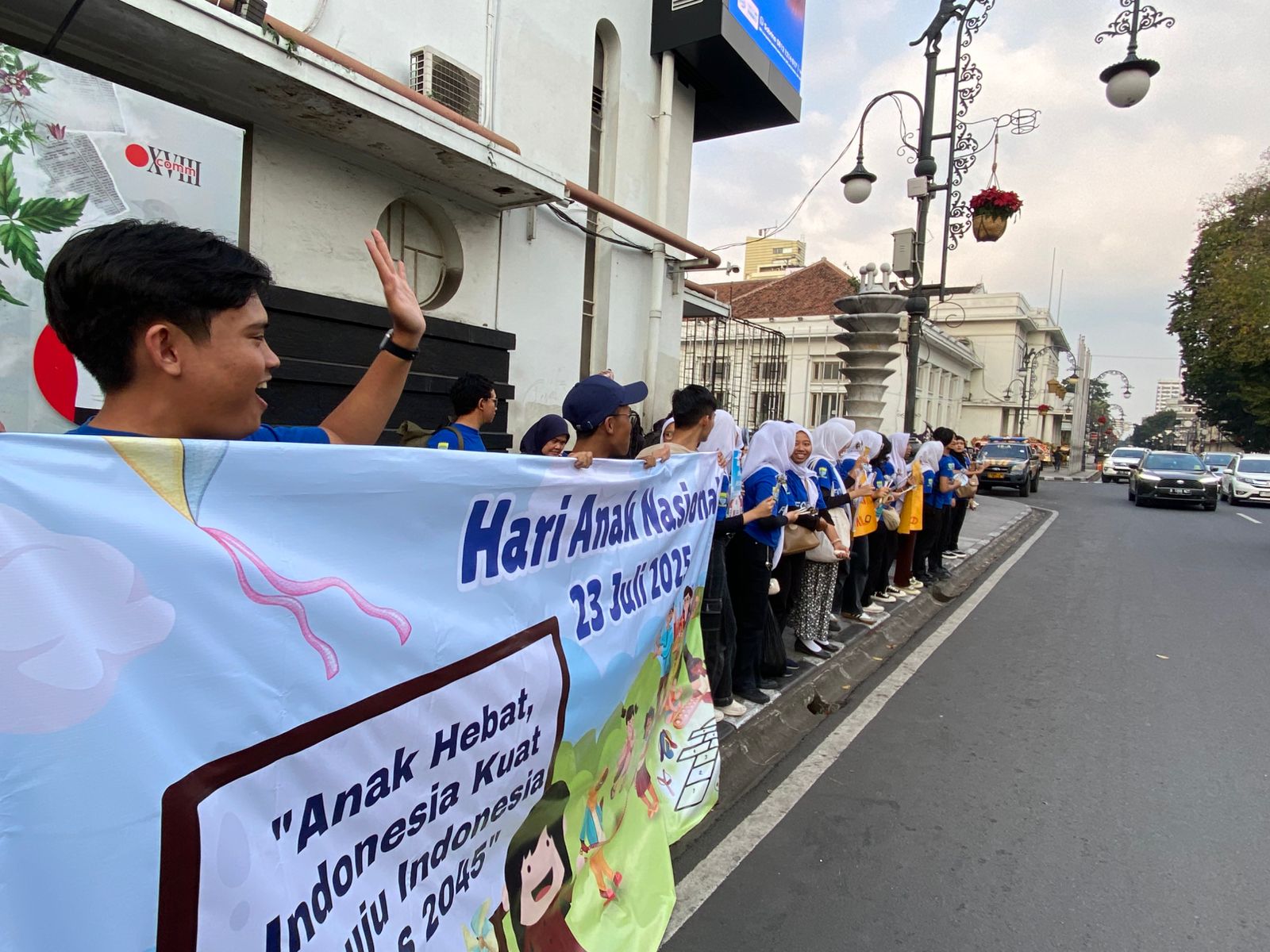 Hari Anak Nasional yang digelar oleh FOKAB di Jalan Asia Afrika Kota Bandung