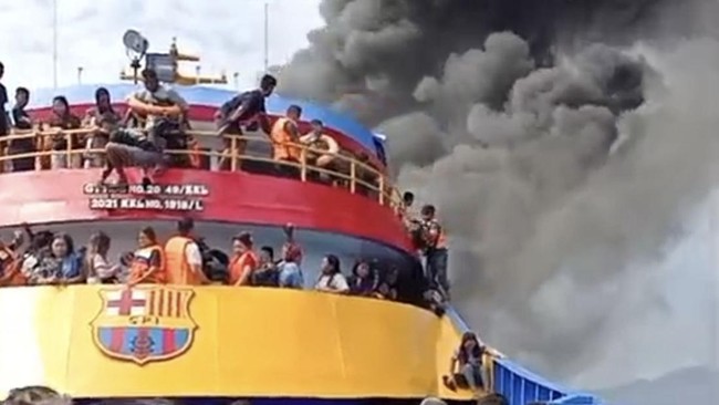 KM Barcelona terbakar