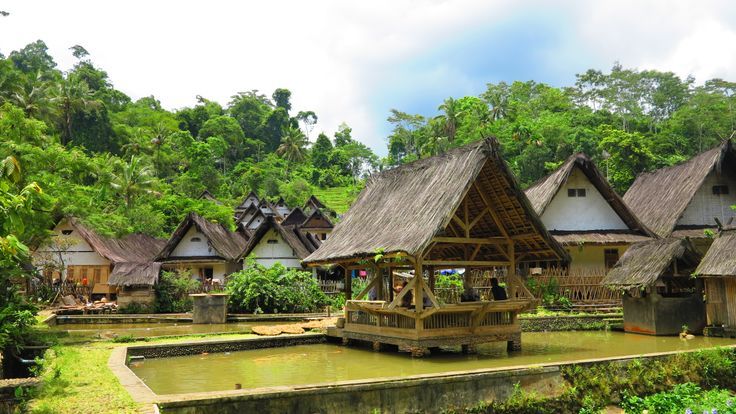 Kampung Adat Parahyangan (Pinterest)