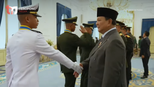 Prabowo Lantik 2.000 Perwira Remaja TNI dan Polri di Istana Merdeka