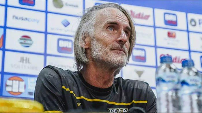 Pelatih Dewa United, Jan Olde Riekerink