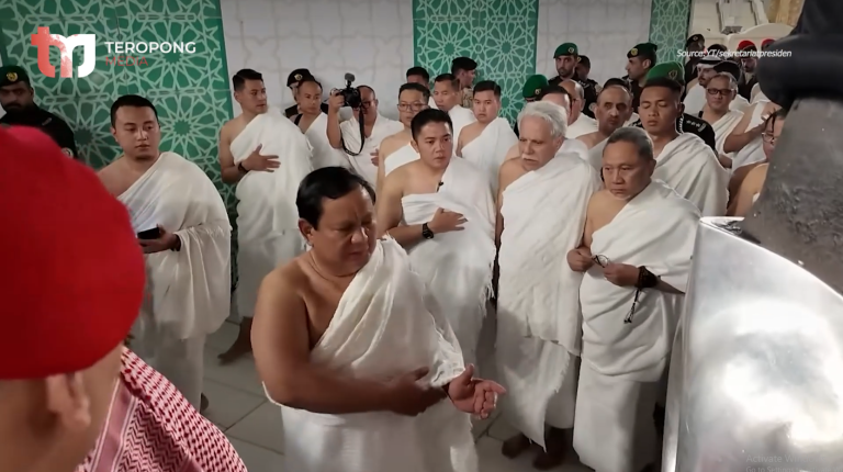 Di Tengah Kunjungan ke Arab Saudi, Presiden Prabowo Tunaikan Ibadah Umrah