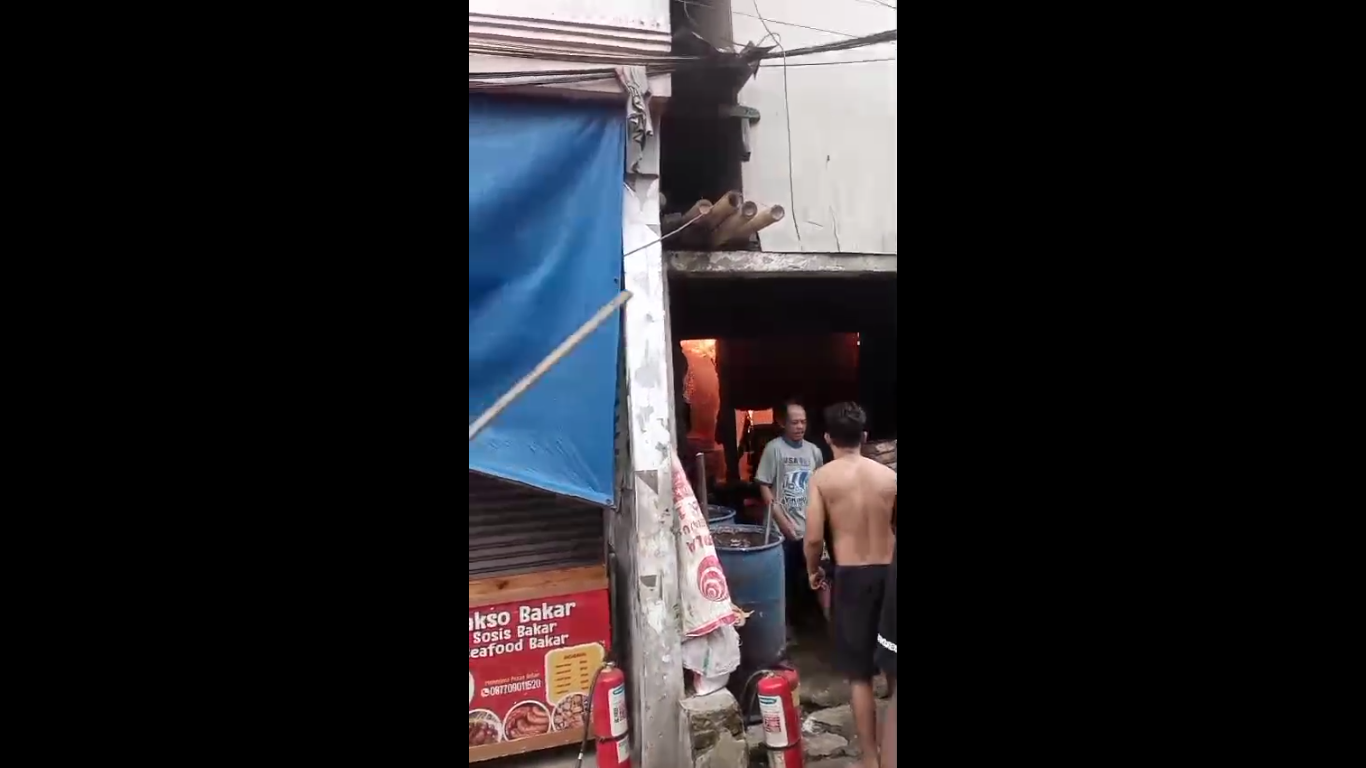 kawasan produksi tahu cibuntu kebakaran