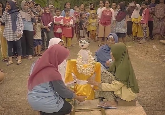Tradisi Cingcowong Kuningan (Dok UPI Bandung) jpg