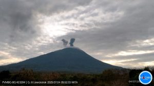 Gunung Ili Lewotolok Erupsi