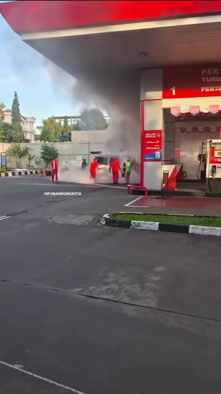 Heboh! Mobil Terbakar Saat Isi BBM di Antapani, Ini Dugaan Penyebabnya