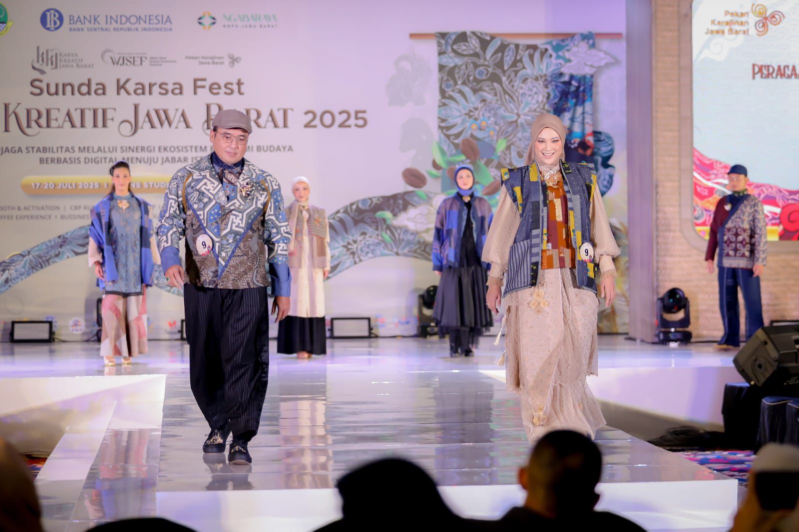 Erwin dan Istri Bawa Bandung Juara 1 Fashion Show UMKM Jabar 2025