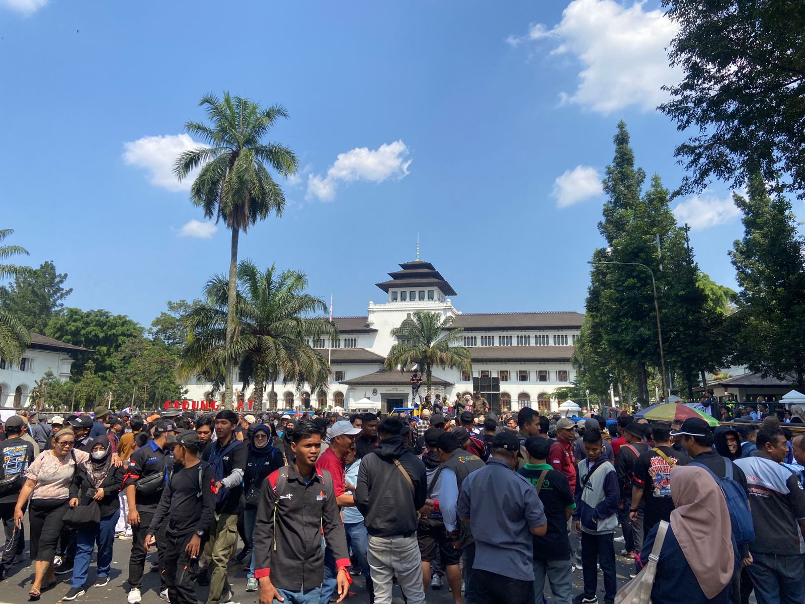 Tak Digubris Gubernur, Massa Aksi Pekerja Pariwisata Ancam Lanjutkan Demonstrasi Besok