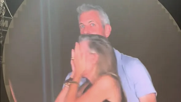 kiss cam coldplay