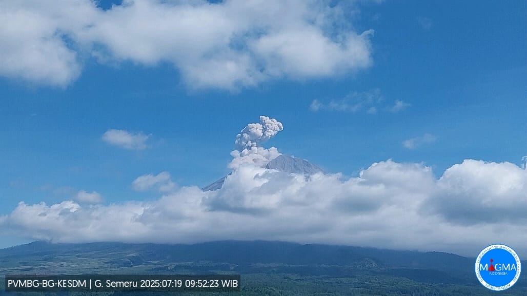gunung semeru erupsi-1