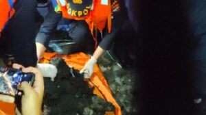 km barcelona terbakar-4