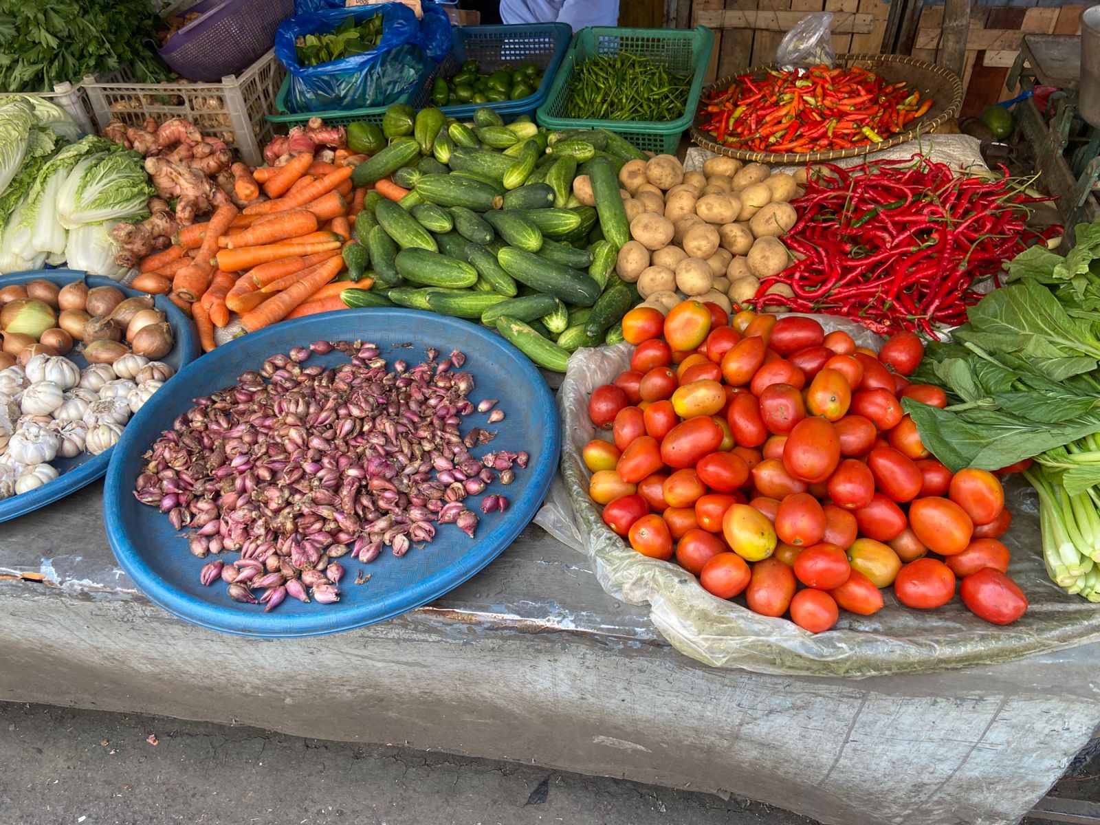 Harga Bawang Merah Naik di Pasar Kosambi, Pedagang dan Ibu Rumah Tangga Beradaptasi