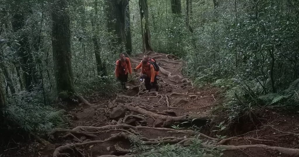 pendaki ibu dan anak tersesat