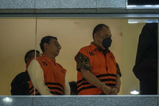 tersangka KPK pakai masker-1