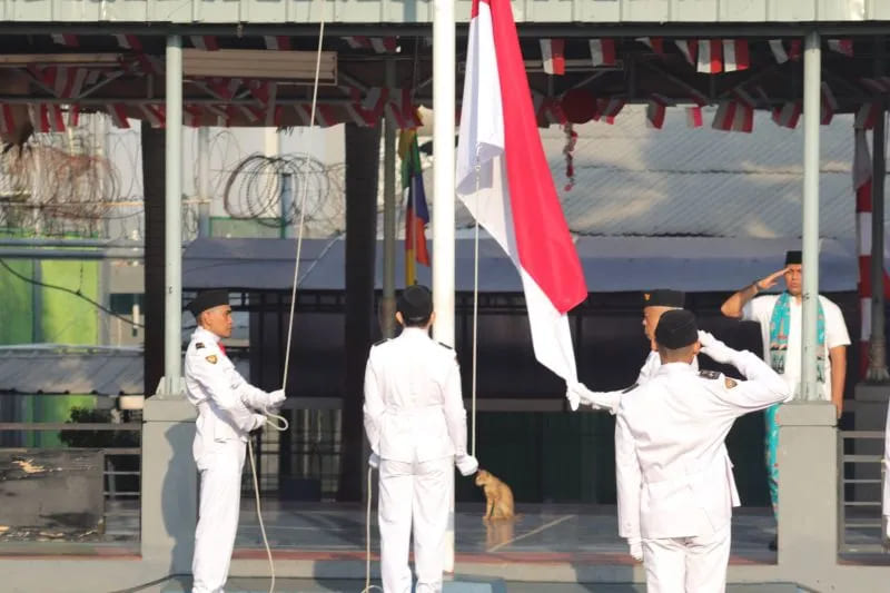 Napi Terorisme Kibarkan Merah Putih