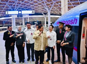 Prabowo pilih Kereta Cepat Whoosh ke bandung