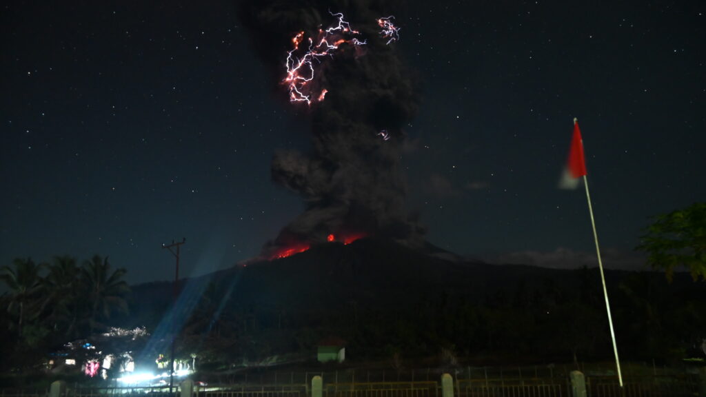 Pasca Erupsi Gunung Lewotobi Laki- laki Warga Diimbau Waspadai Banjir Lahar