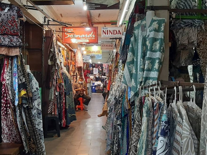 HUT RI Baju Adat Pasar Beringharjo