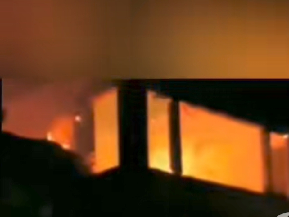 Rumah Sahroni dibakar