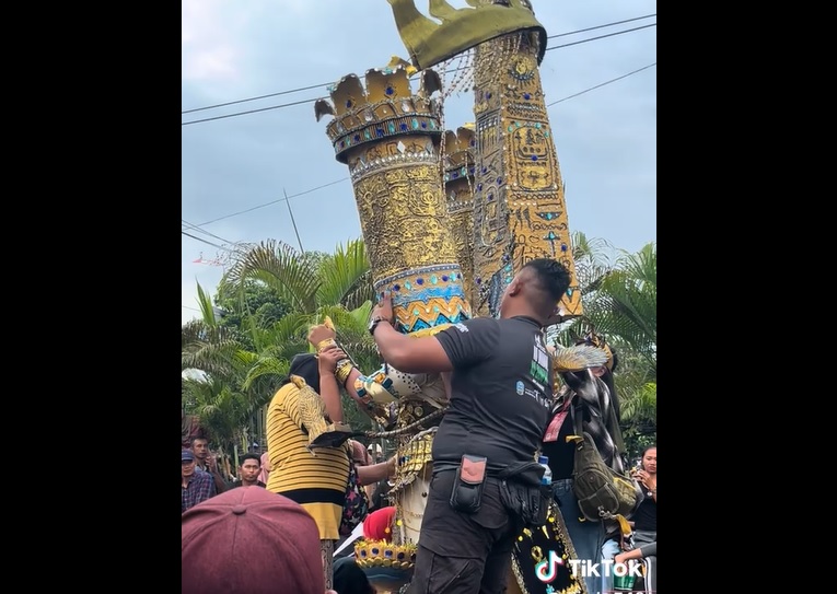 Model Jember Fashion Carnaval (JFC) 2025 (TikTok Diyah 742)