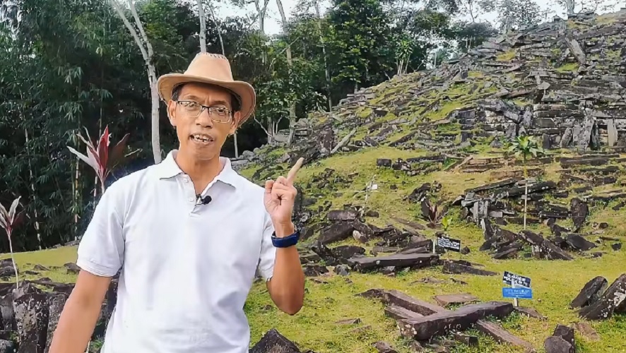 Profil Arkeolog UI Ali Akbar (YouTube Ali Akbar Berkabar)