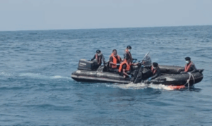 Jenazah Korban KM Alpha Jaya 3 yang Terbalik di Laut Jawa