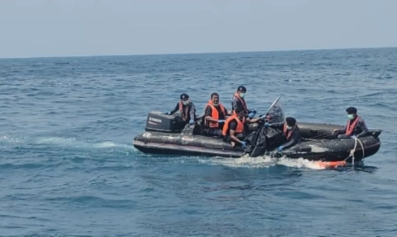 Jenazah Korban KM Alpha Jaya 3 yang Terbalik di Laut Jawa