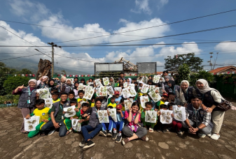 KKN Kelompok 16 Kenalkan Ecoprint, Siswa SDN Dukuh 02 Antusias Berkreasi