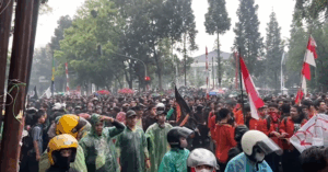 Gelombang Demonstrasi Memanas, Rupiah Merosot