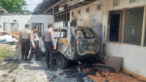 WN Australia Diamankan Polisi Setelah Rampas dan Bakar Mobil Warga di Bali