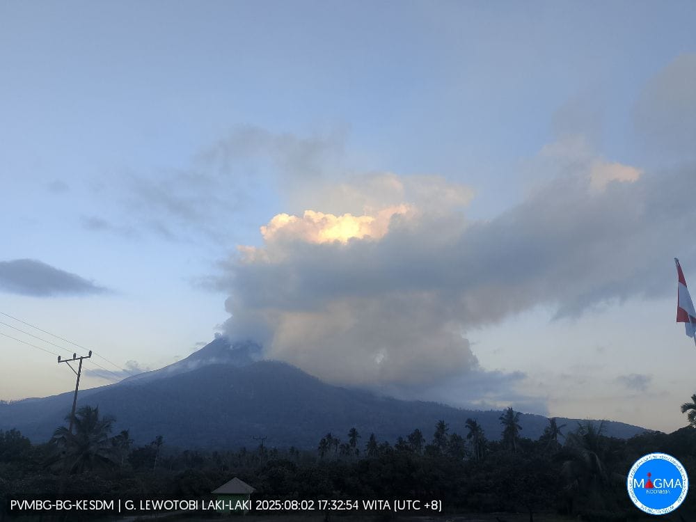 Terdapat 68 kopel dari 100 kopel yang direncanakan akan terbangun. Targetnya, kata dia, seluruh warga terdampak erupsi yang saat ini masih menempati tenda pengungsian bisa menghuni huntara III pada pertengahan bulan Agustus 2025. Sebagai informasi, sejak awal 2024 hingga bulan Agustus 2025, PVMBG mencatat telah enam kali menetapkan status AWAS atau Level IV untuk Gunung Lewotobi Laki-laki. Gunung berketinggian 1.584 Mdpl ini punya karakteristik erupsi eksplosif yang menghasilkan lontaran material pijar dan endapan abu. Selain itu, gunung ini berpotensi erupsi magmatis yang menghasilkan kubah lava, aliran lava, dan awan panas guguran.