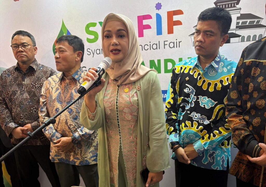 OJK Perkuat Inklusi Keuangan Syariah Melalui Syariah Financial Fair (SYAFIF) Goet To Bandung