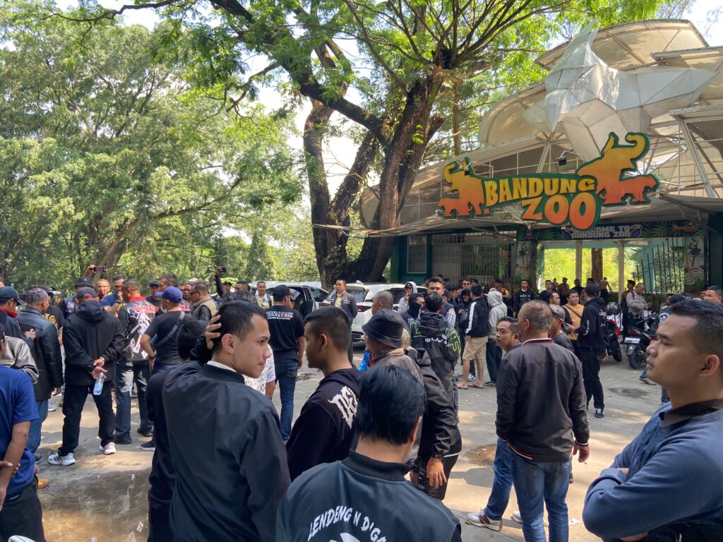 Bandung Zoo Ditutup Sementara, Situasi Gerbang Masih Dijaga Aparat